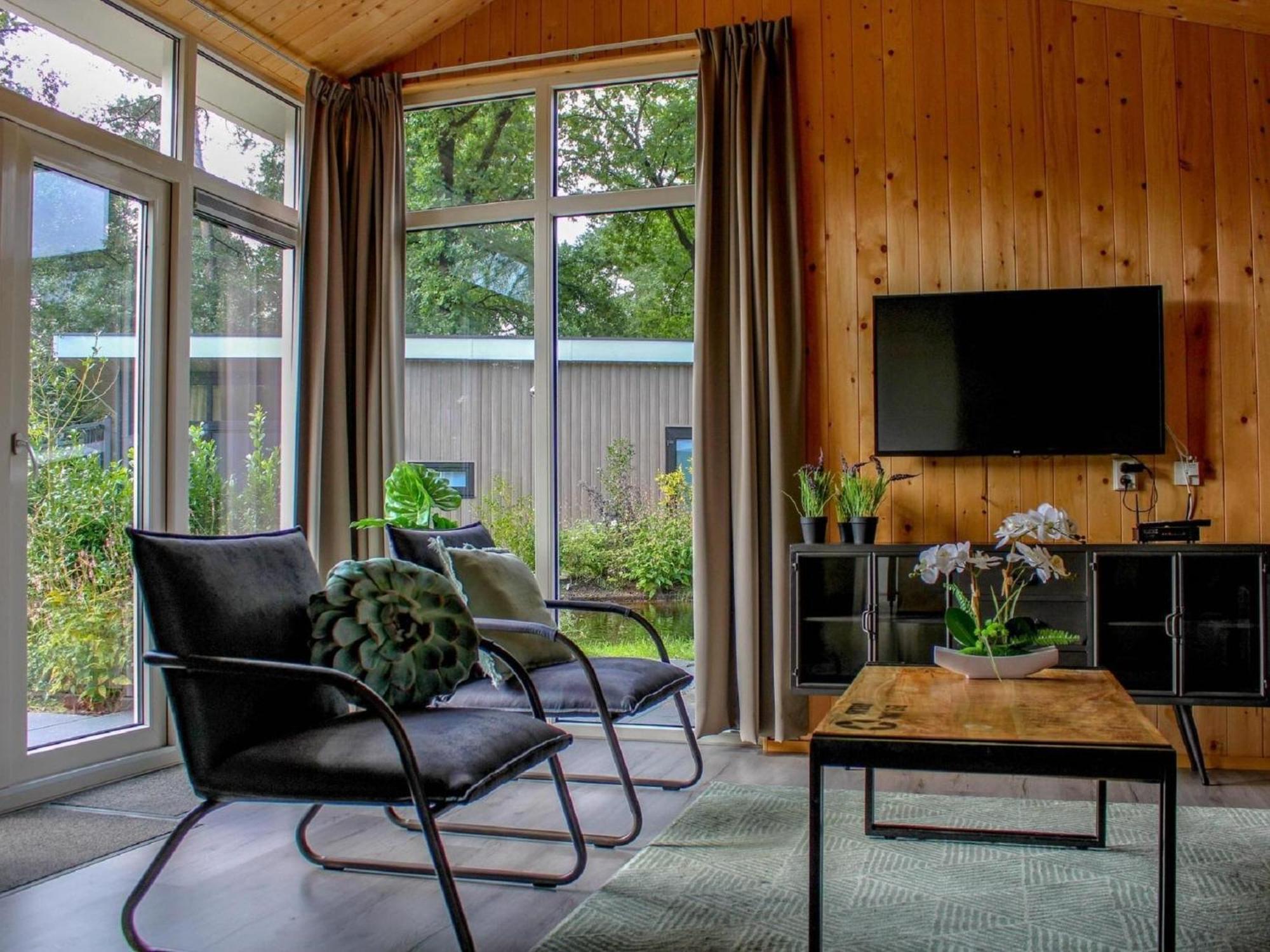 Comfortable Chalet With Combination Microwave Near The Veluwe Hoenderloo Bagian luar foto