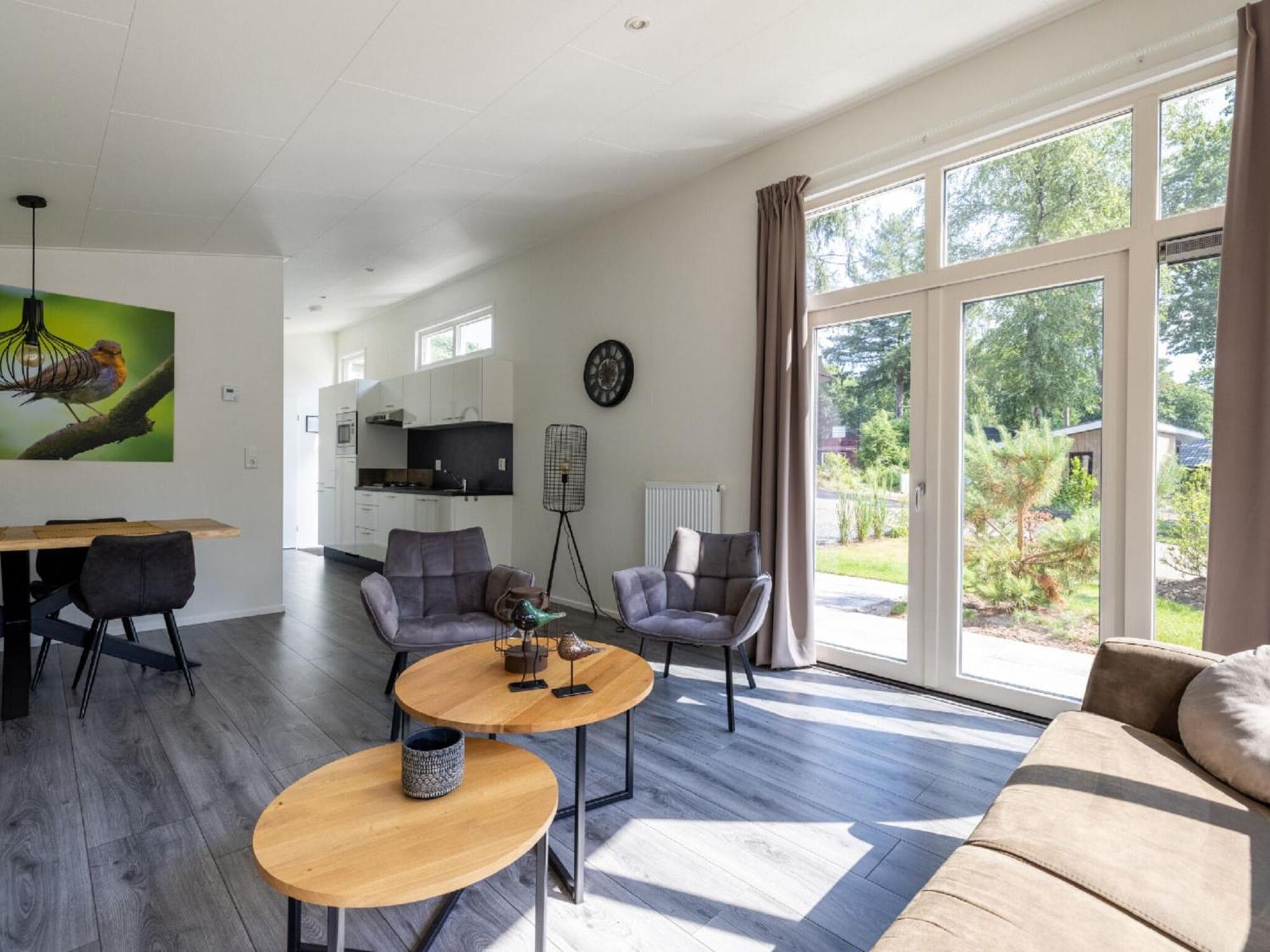 Comfortable Chalet With Combination Microwave Near The Veluwe Hoenderloo Bagian luar foto