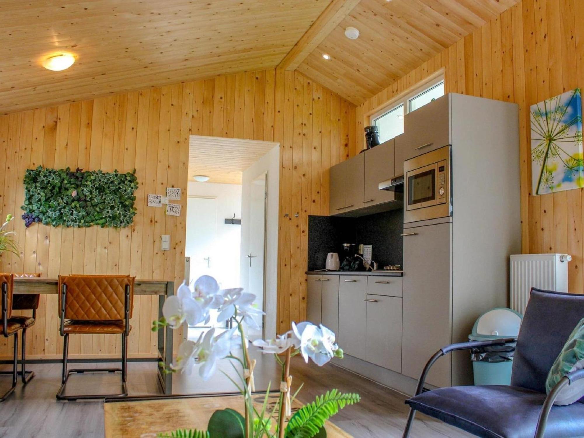 Comfortable Chalet With Combination Microwave Near The Veluwe Hoenderloo Bagian luar foto