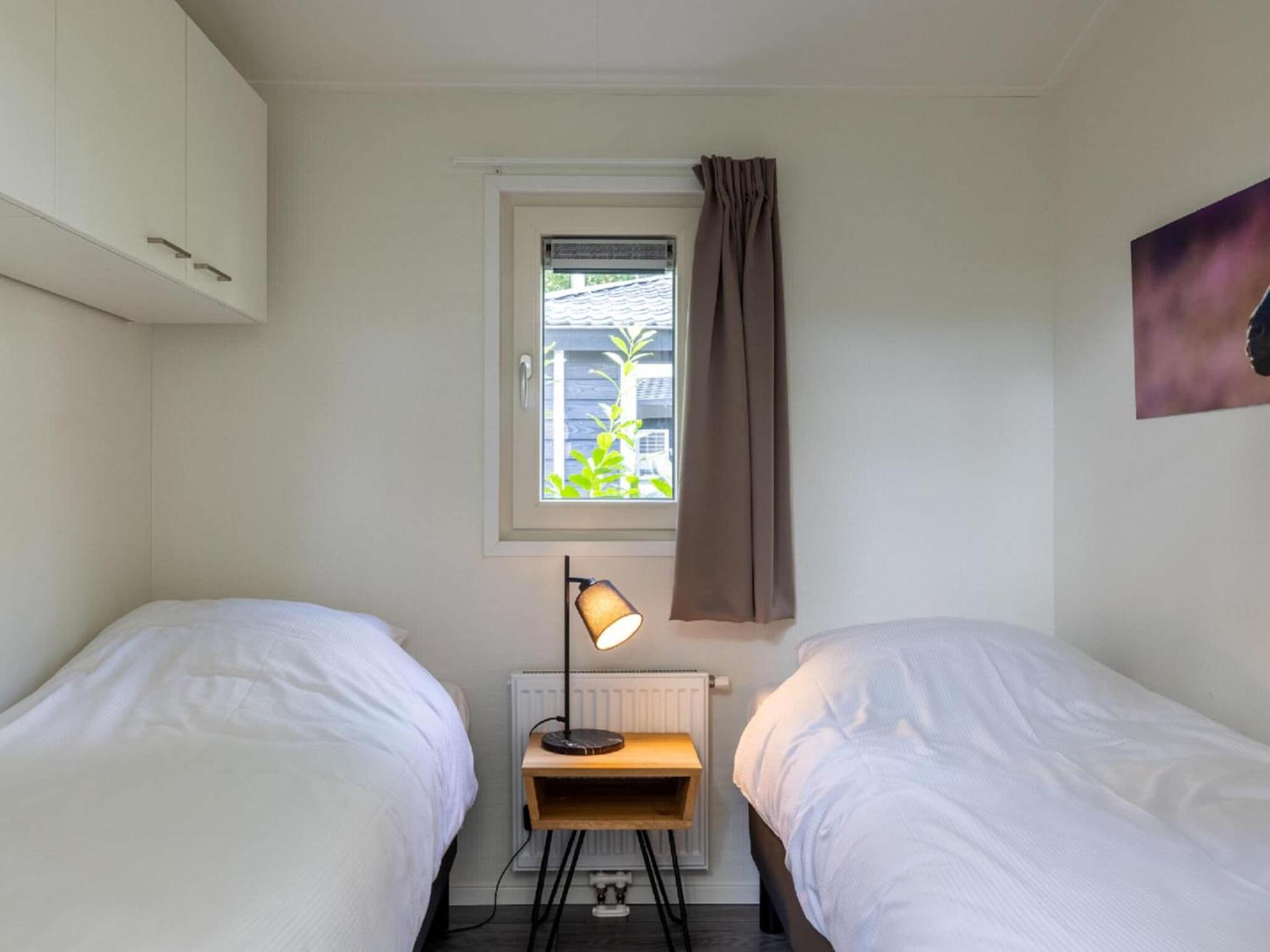 Comfortable Chalet With Combination Microwave Near The Veluwe Hoenderloo Bagian luar foto