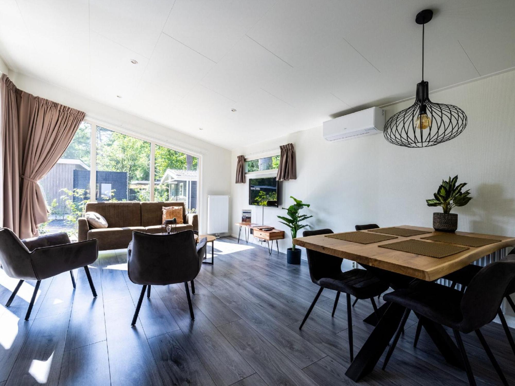 Comfortable Chalet With Combination Microwave Near The Veluwe Hoenderloo Bagian luar foto