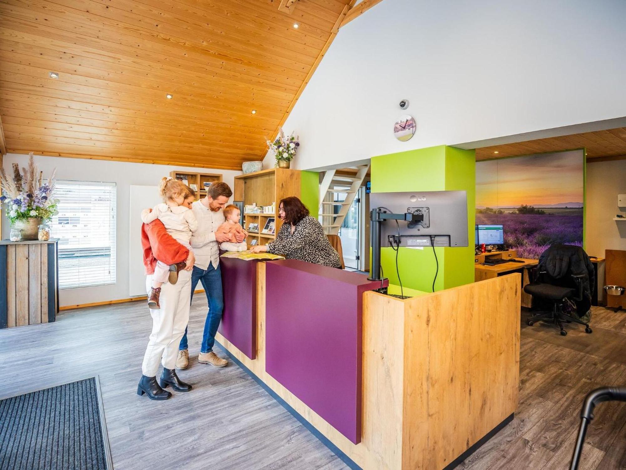 Comfortable Chalet With Combination Microwave Near The Veluwe Hoenderloo Bagian luar foto