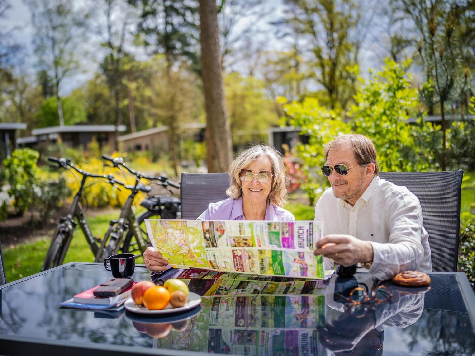 Comfortable Chalet With Combination Microwave Near The Veluwe Hoenderloo Bagian luar foto